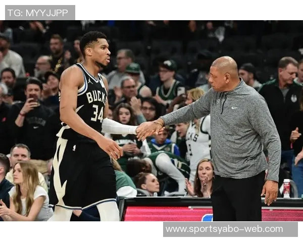 张佳玮分析雄鹿队实力字母哥连续八年称霸东部第一人